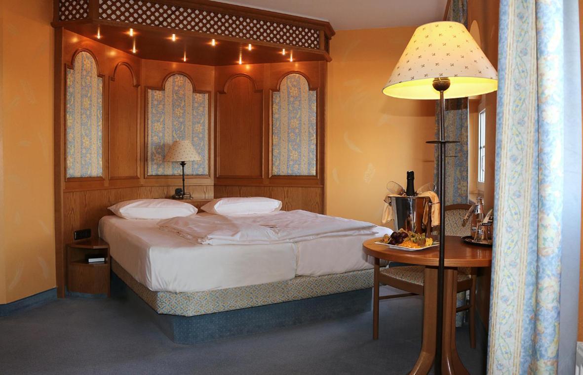 Hotel Spanischer Hof Gröditz Екстериор снимка