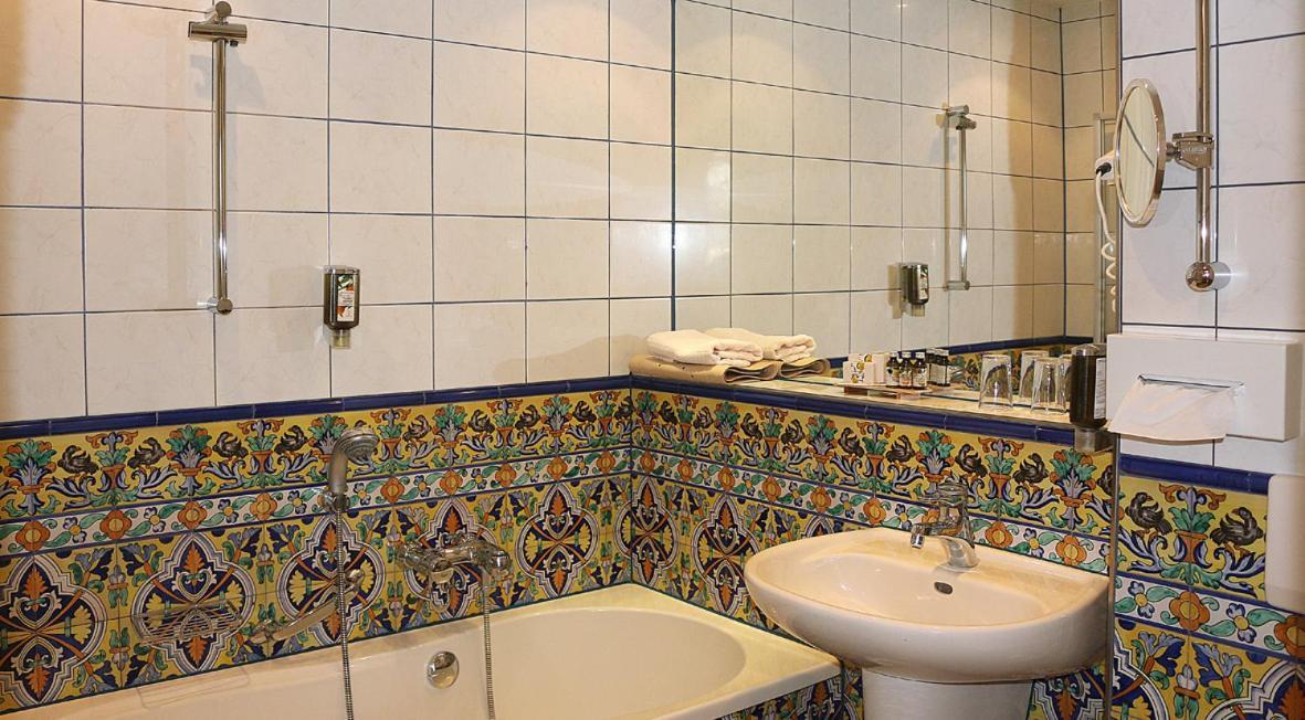 Hotel Spanischer Hof Gröditz Екстериор снимка