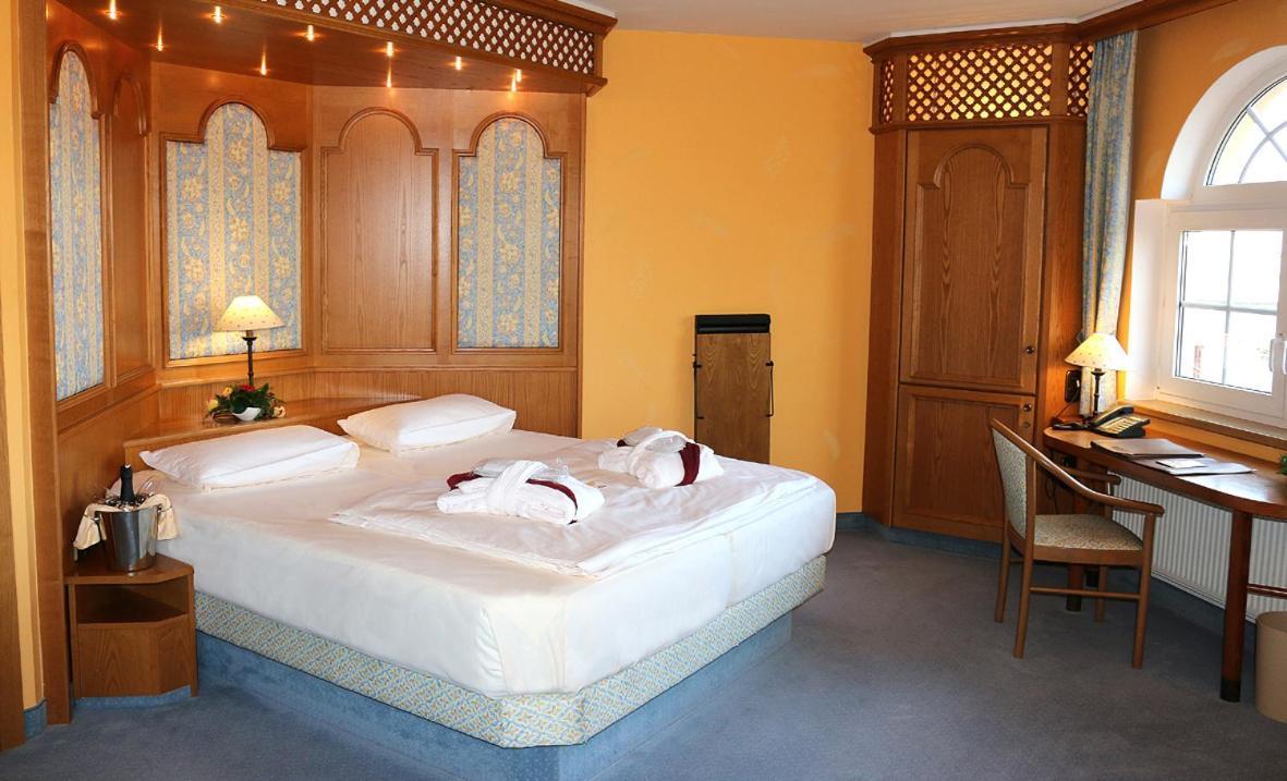 Hotel Spanischer Hof Gröditz Екстериор снимка
