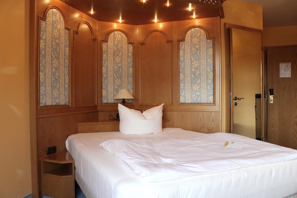 Hotel Spanischer Hof Gröditz Екстериор снимка
